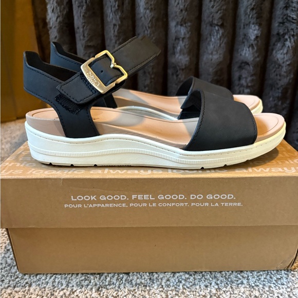 Dr. Scholl's Shoes - Dr Scholl’s Women’s Size 7 Black Sandals with Gold Buckle